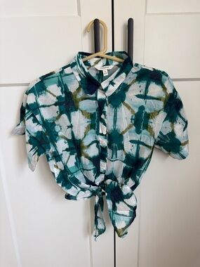 Banana Republic Short-Sleeve Button Shirt in Teal, Olive & White